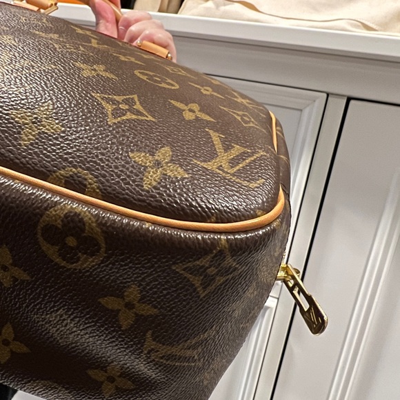 *100% Authentic* Louis Vuitton Trouville Toiletry Bag - Picture 6 of 12